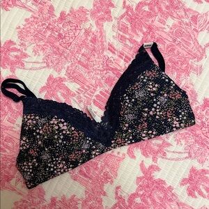 Victoria's Secret Navy Floral Lace Wear Everywhere Wireless Push Up